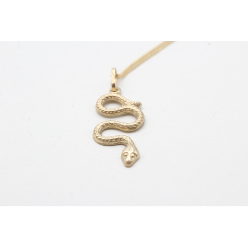 210 - 9ct gold snake pendant necklace (1.1g)