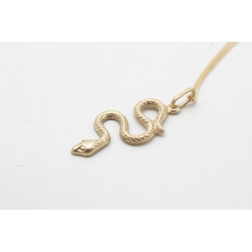 210 - 9ct gold snake pendant necklace (1.1g)