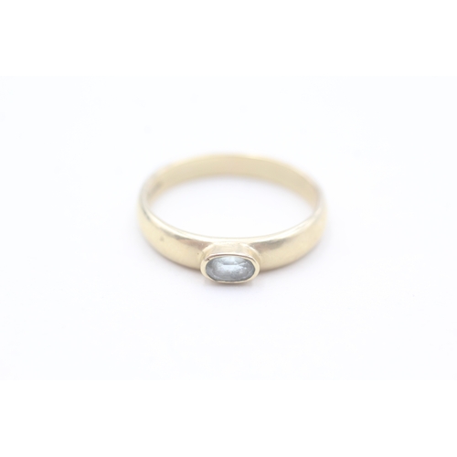 214 - 9ct gold with blue topaz ring (2.6g) Size O