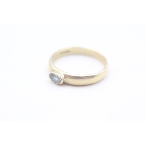 214 - 9ct gold with blue topaz ring (2.6g) Size O