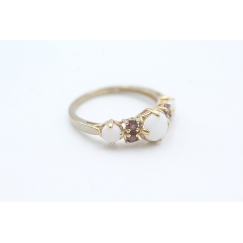 218 - 9ct gold opal and garnet ring (2.1g) Size P