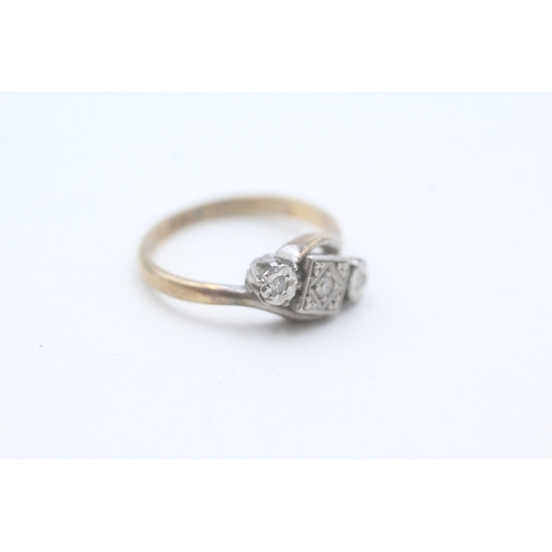 219 - 9ct gold and platinum diamond ring (2.5g) Size K