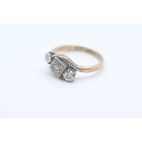 219 - 9ct gold and platinum diamond ring (2.5g) Size K