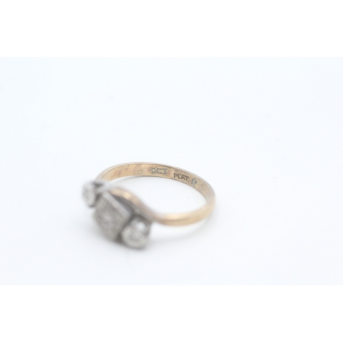 219 - 9ct gold and platinum diamond ring (2.5g) Size K