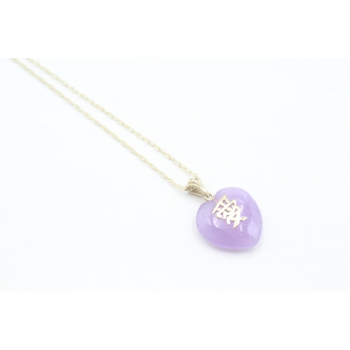 221 - 9ct gold lavender jade pendant on chain (2.6g)