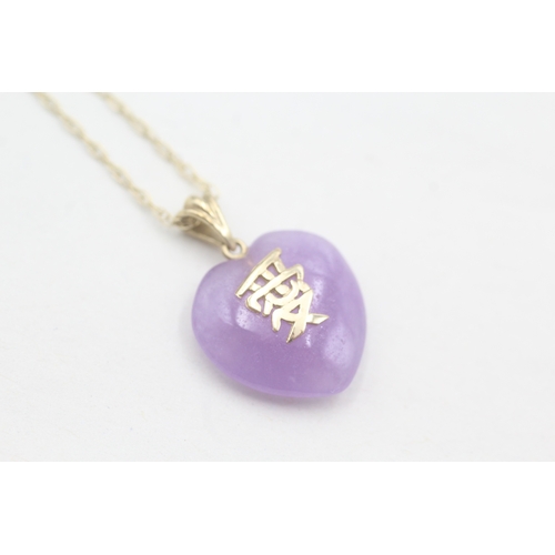 221 - 9ct gold lavender jade pendant on chain (2.6g)