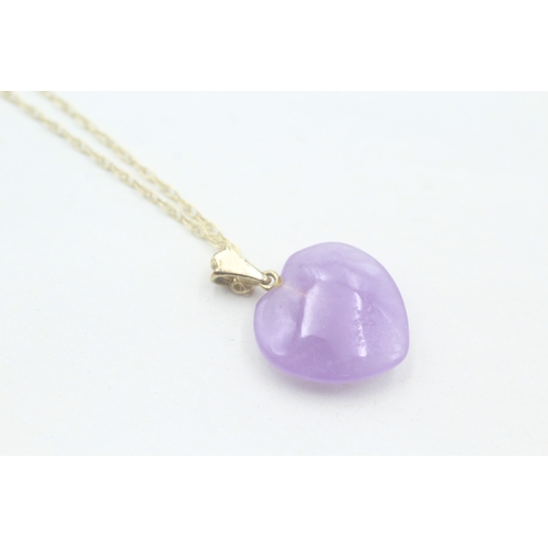 221 - 9ct gold lavender jade pendant on chain (2.6g)