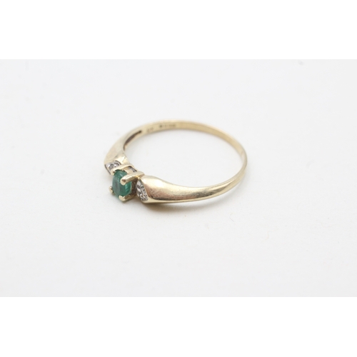 244 - 9ct gold diamond & emerald three stone ring (1.1g) Size L 1/2