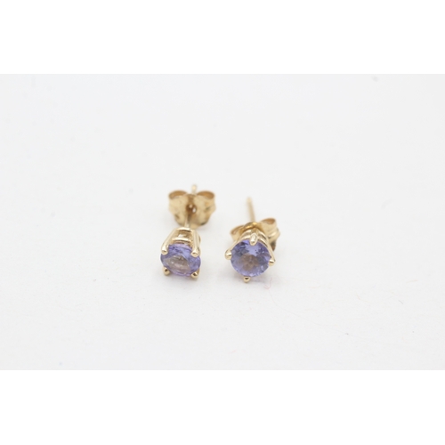 246 - 14ct gold tanzanite stud earrings (0.6g)