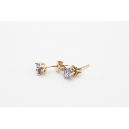 246 - 14ct gold tanzanite stud earrings (0.6g)