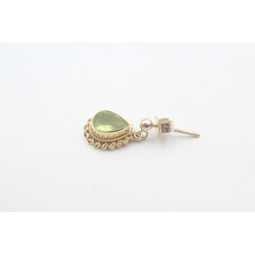 29 - 9ct gold peridot drop stud earrings (1.4g)