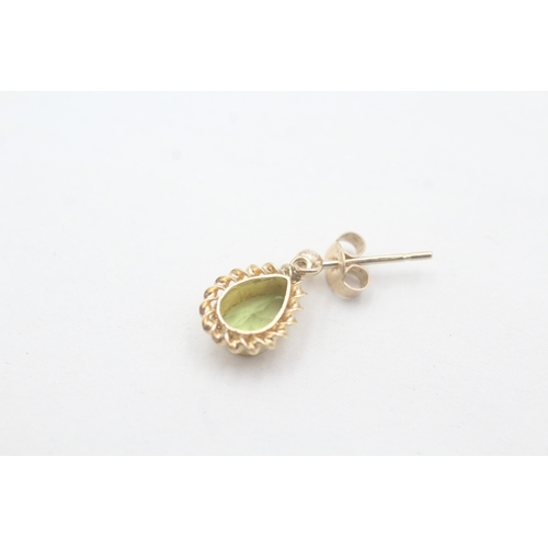 29 - 9ct gold peridot drop stud earrings (1.4g)