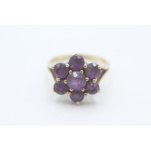 33 - 9ct gold amethyst flower cluster set ring (4.5g) Size P