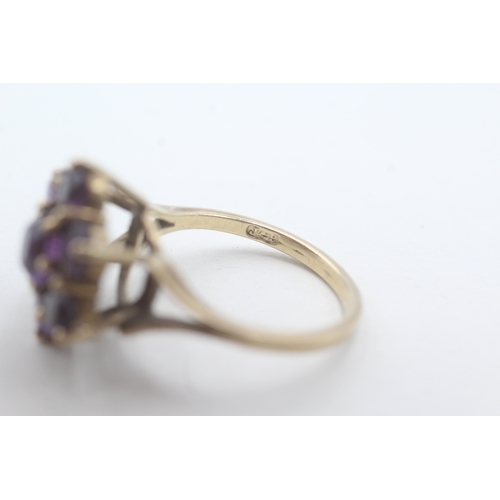 33 - 9ct gold amethyst flower cluster set ring (4.5g) Size P