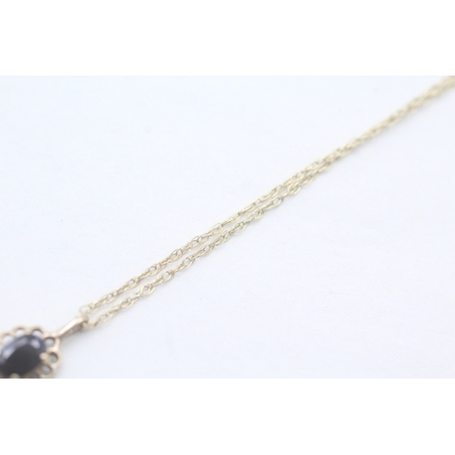 37 - 9ct gold sapphire pendant on chain (1.3g)