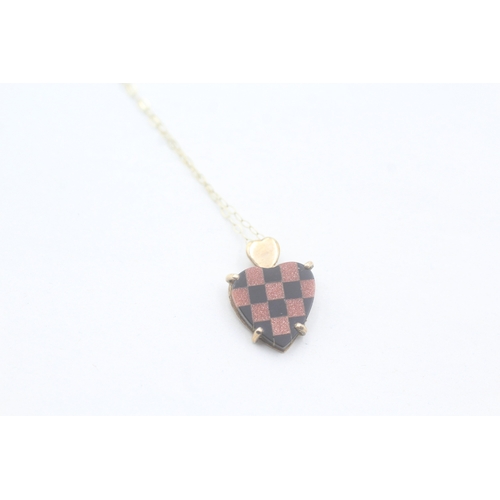 40 - 9ct gold onyx and goldstone heart mosaic pendant on chain (1.3g)