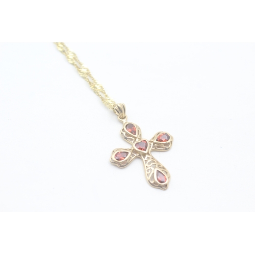 49 - 9ct gold and garnet cross pendant on chain (3.2g)