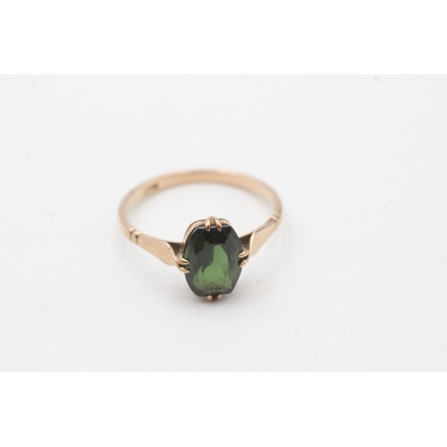 6 - 9ct gold green tourmaline single stone ring (1.4g) Size J 1/2