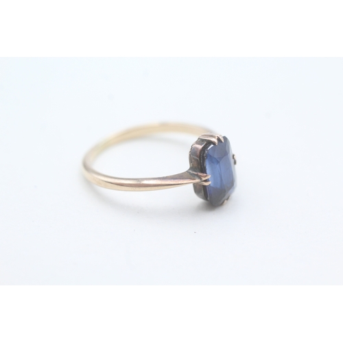 7 - 9ct gold with blue gemstone ring (2.3g) Size O