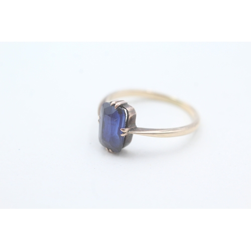 7 - 9ct gold with blue gemstone ring (2.3g) Size O