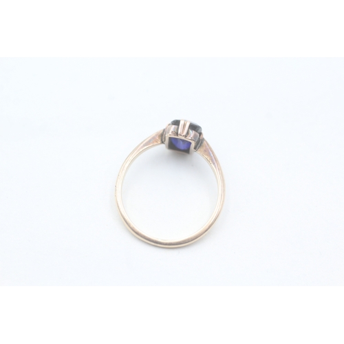 7 - 9ct gold with blue gemstone ring (2.3g) Size O