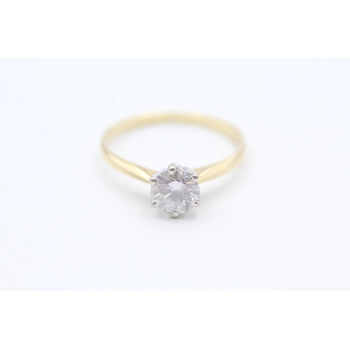 8 - 18ct gold and synthetic moissanite ring (3g) Size S 1/2