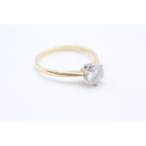 8 - 18ct gold and synthetic moissanite ring (3g) Size S 1/2