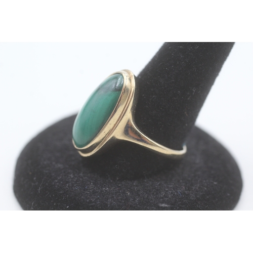 83 - 9ct gold malachite cabochon set ring (4.7g) Size P