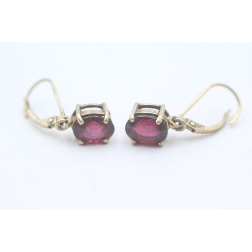 91 - 9ct gold and garnet lever back earrings (2.4g)