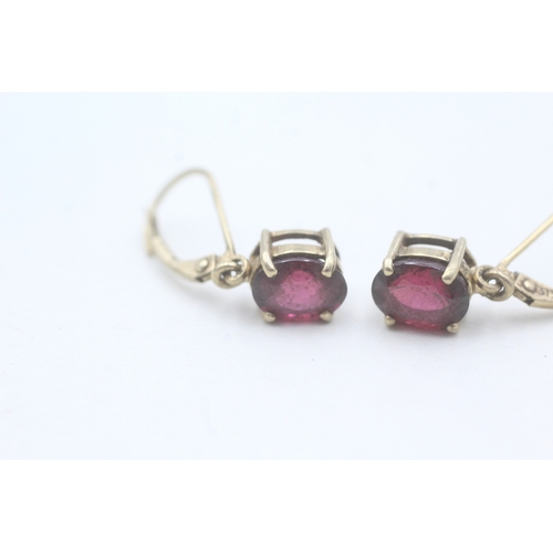 91 - 9ct gold and garnet lever back earrings (2.4g)