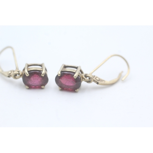 91 - 9ct gold and garnet lever back earrings (2.4g)