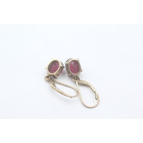 91 - 9ct gold and garnet lever back earrings (2.4g)