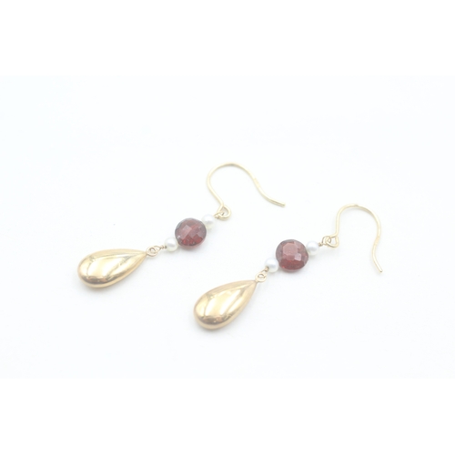 94 - 9ct gold cultured pearl and garnet hook earrings (1.9g)