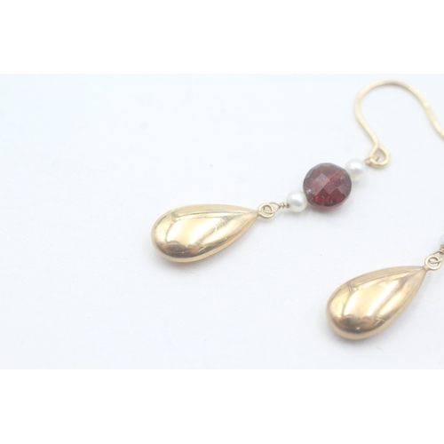 94 - 9ct gold cultured pearl and garnet hook earrings (1.9g)