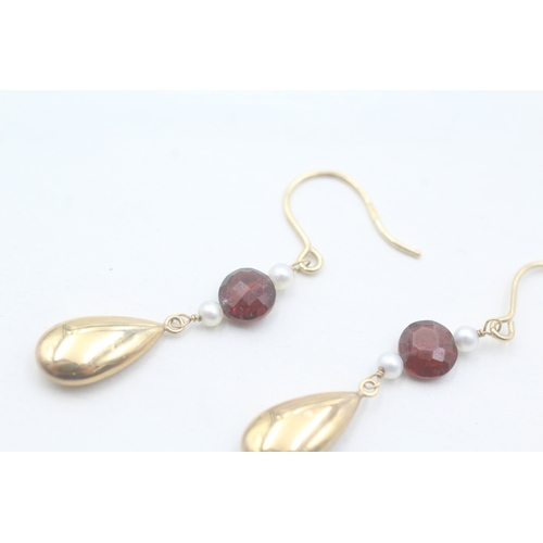 94 - 9ct gold cultured pearl and garnet hook earrings (1.9g)