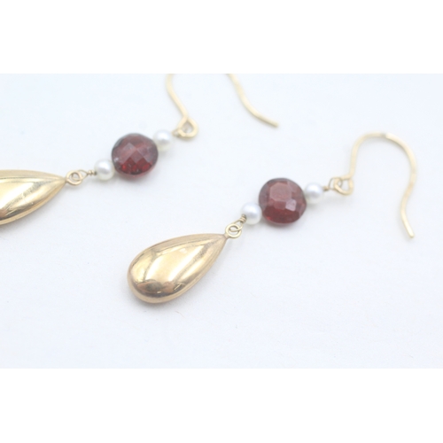 94 - 9ct gold cultured pearl and garnet hook earrings (1.9g)