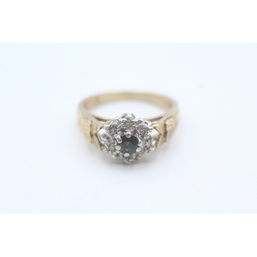 95 - 9ct gold sapphire and diamond cluster ring (3.6g) Size M