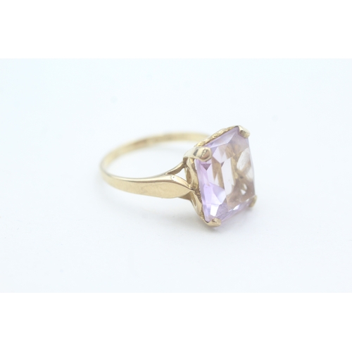 96 - 9ct gold and amethyst claw set dress ring (3.1g) Size M