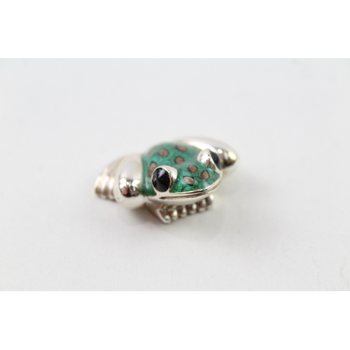 381 - 2002 London Sterling Silver & Enamel Novelty Frog Ornament (25g)