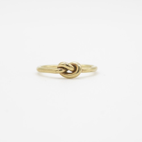 147 - 9ct gold love knot ring (1.2g) Size J