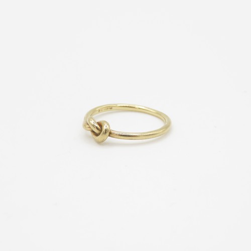 147 - 9ct gold love knot ring (1.2g) Size J