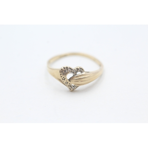 226 - 9ct gold heart shape dress ring (1.4g) AS SEEN MISSHAPEN   Size M