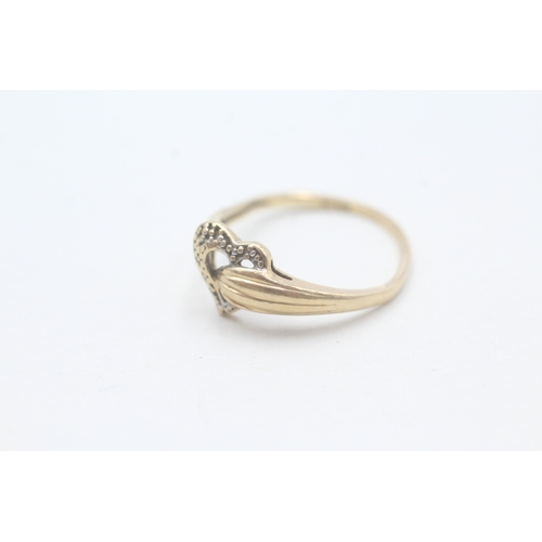 226 - 9ct gold heart shape dress ring (1.4g) AS SEEN MISSHAPEN   Size M