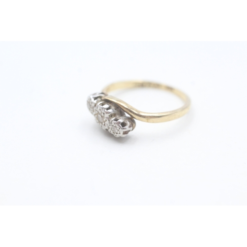 230 - 9ct gold vintage diamond three stone ring (2g) Size L