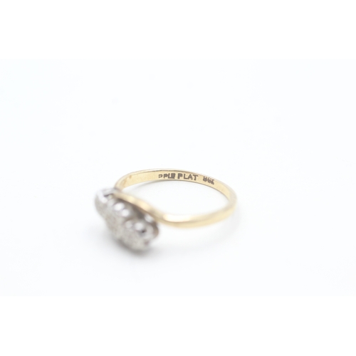 230 - 9ct gold vintage diamond three stone ring (2g) Size L