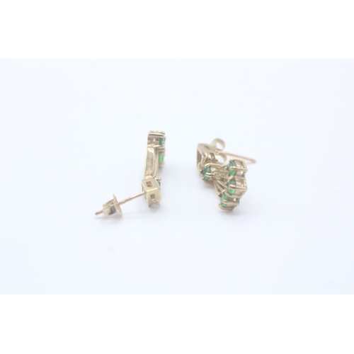 231 - 9ct gold green garnet drop earrings (3.4g)