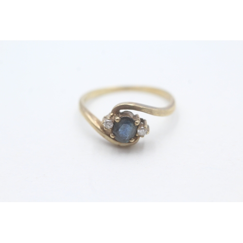 243 - 9ct gold sapphire and diamond ring (2g) Size N