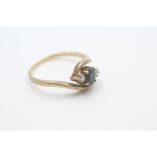 243 - 9ct gold sapphire and diamond ring (2g) Size N