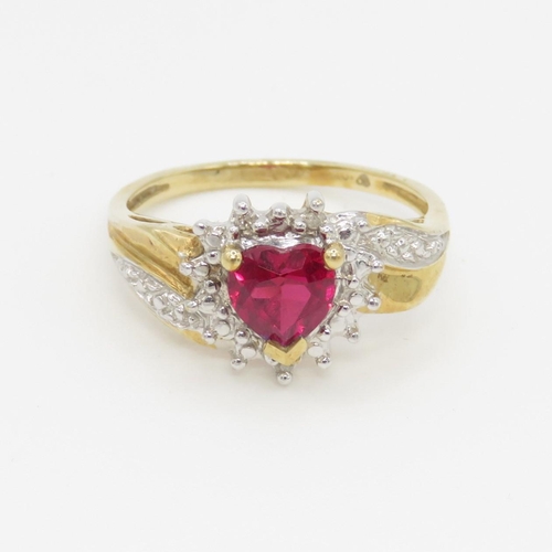 16 - 9ct gold diamond and red gemstone heart ring (2.7g) Size P