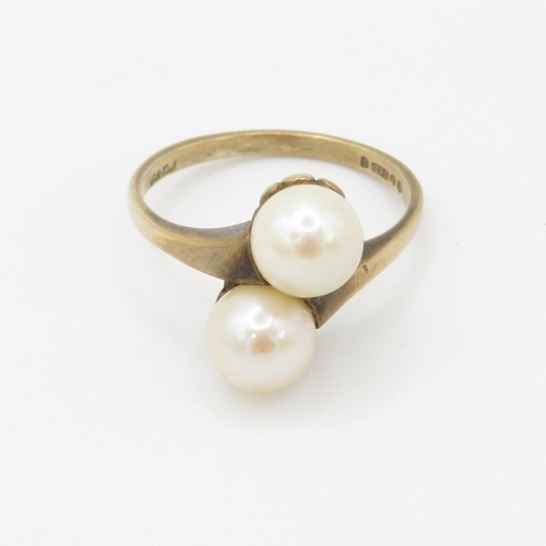 17 - 9ct gold cultured pearl twin stone ring (3.4g) Size M